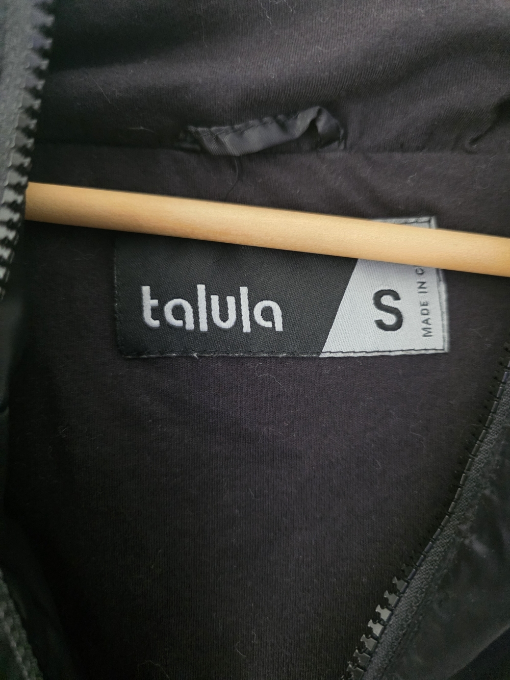 Aritzia Talula Black Hooded Lightweight Jacket Size Small - Picture 3 of 12